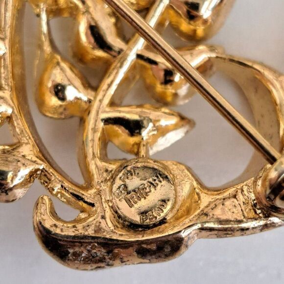 Vintage Crown Trifari Gold Tone Rhinestone Circle Brooch and Leaf, Pat Pending - Picture 3 of 7